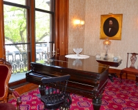 Bolling Haxall House piano